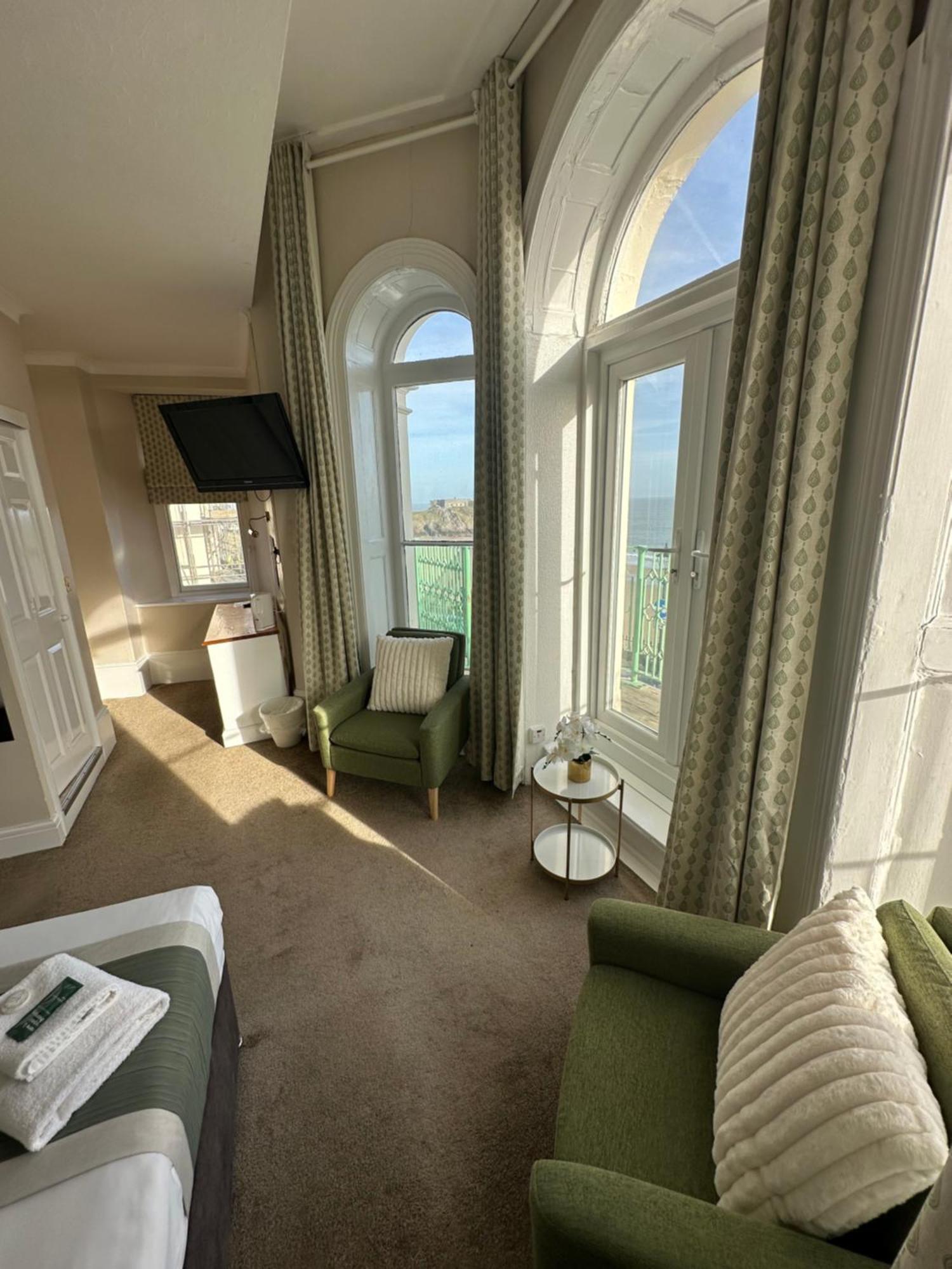 Clarence House Hotel Tenby Extérieur photo