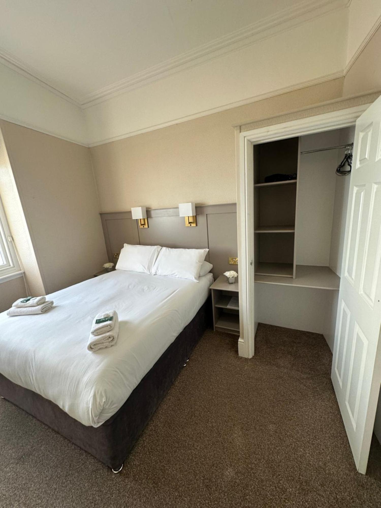 Clarence House Hotel Tenby Extérieur photo