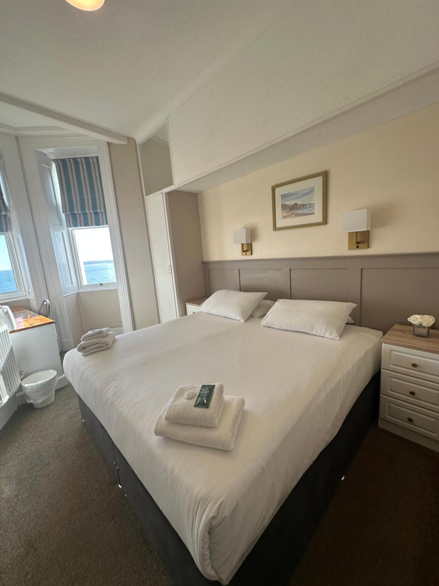 Clarence House Hotel Tenby Extérieur photo