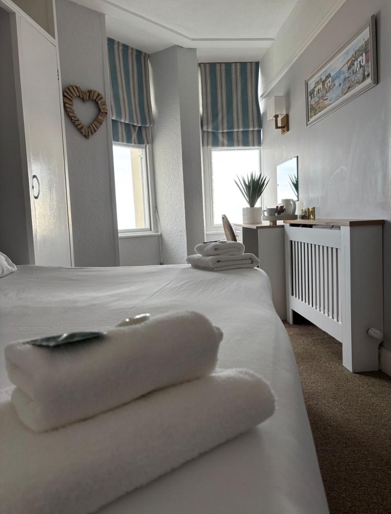 Clarence House Hotel Tenby Extérieur photo